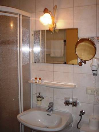 Imagen de la habitación del Kinderhotel L&auml;rchenhof. Foto 10