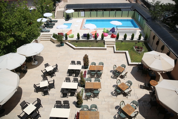 Imagen de la piscina del King Hotel Guvenlik. Foto 13
