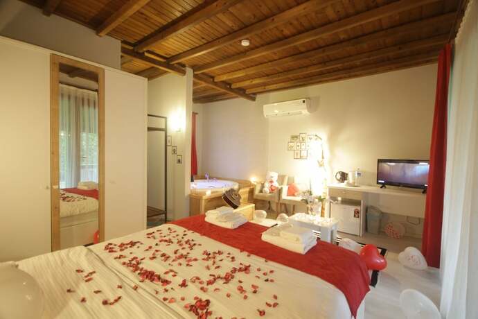 Imagen de la habitación del Kirkpinar Otantik Otel. Foto 17