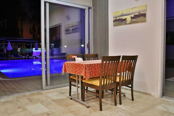 Imagen del bar/restaurante del Kleopatra Smile Hotel. Foto 18