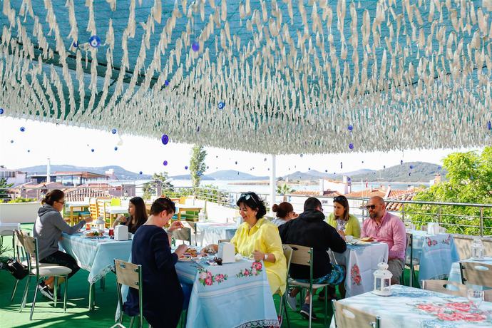 Imagen del bar/restaurante del Koboroz Otel. Foto 5