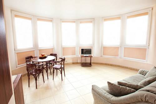 Imagen de la habitación del Kompliment Hotel. Foto 2