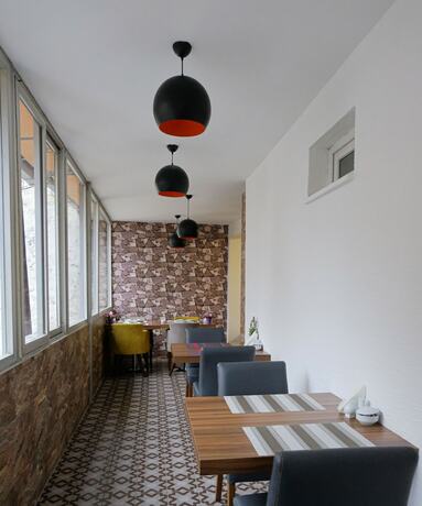 Imagen del bar/restaurante del Konuk Hotel, Eskişehir. Foto 15