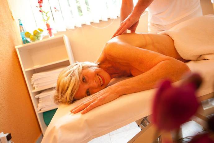 Imagen de la piscina del Kurhotel Panland. Foto 19