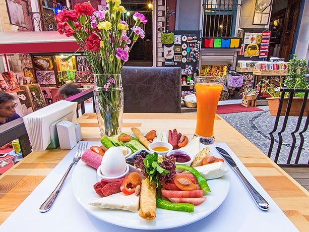 Imagen del bar/restaurante del Kuzen Otel - Adults Only. Foto 8