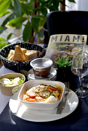 Imagen del bar/restaurante del Kyriad Annecy Nord - Epagny, Le Blanc Chat. Foto 8