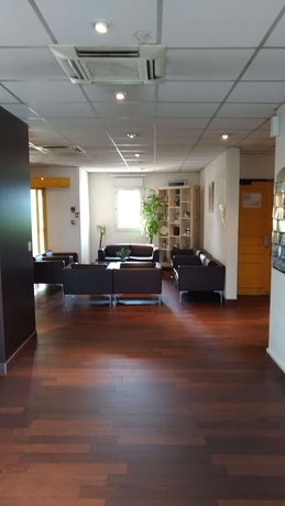 Imagen de los interiores del Kyriad Direct Arles, Arles. Foto 17