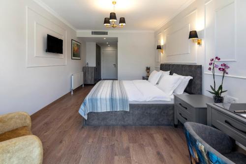 Imagen de la habitación del LAGUN CASTLE HOTEL&SPA. Foto 18
