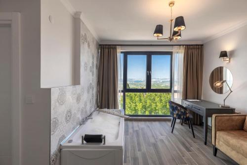 Imagen de la habitación del LAGUN CASTLE HOTEL&SPA. Foto 20