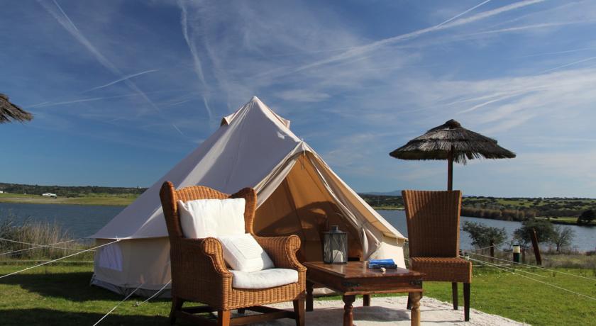 Imagen de los exteriores del LAM club. Foto 7