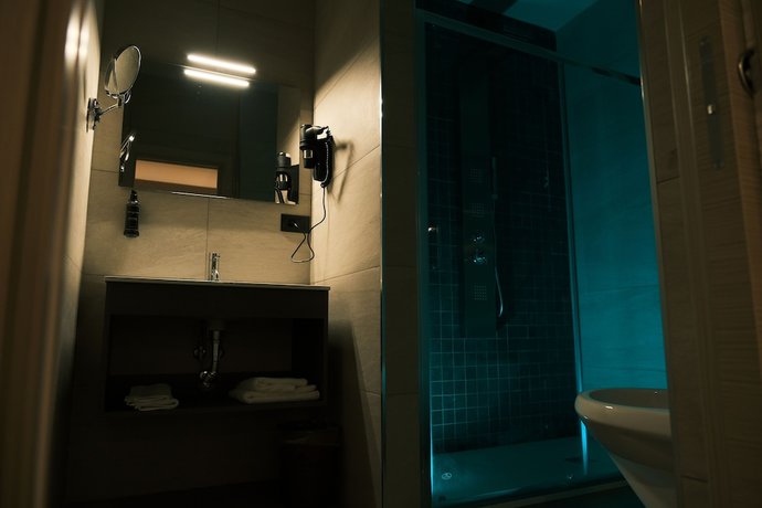 Imagen de la habitación del LAMBERTI BOUTIQUE HOTEL. Foto 13