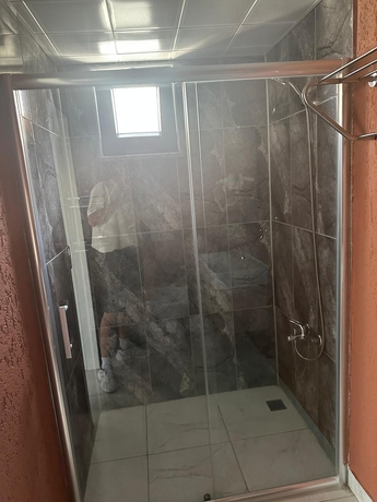 Imagen de la habitación del LEON OTEL. Foto 8