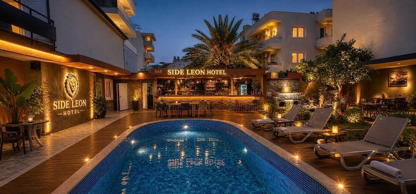 Imagen de la piscina del LEON OTEL. Foto 15