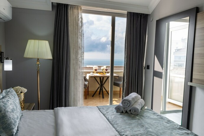 Imagen general del LİFE POOL SUİTE HOTEL. Foto 16