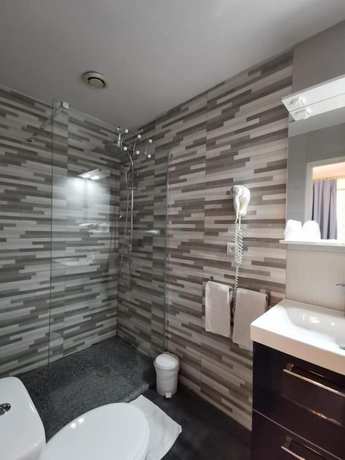 Imagen de la habitación del L\'H&ocirc;tel du Port. Foto 12