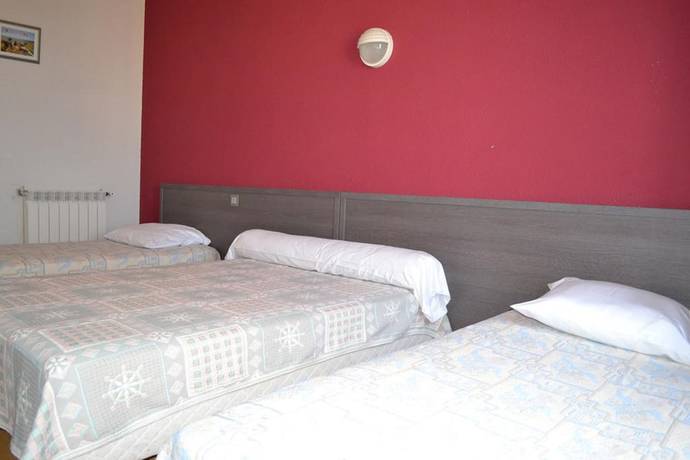 Imagen de la habitación del L\'H&ocirc;tel du Port. Foto 13