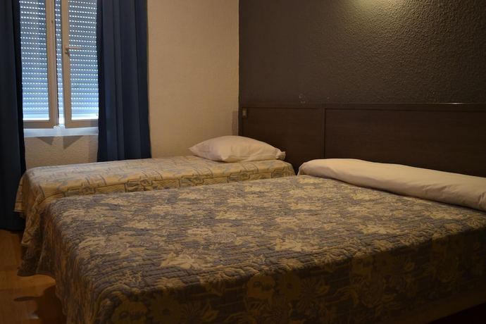 Imagen de la habitación del L\'H&ocirc;tel du Port. Foto 14