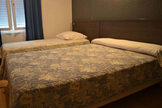 Imagen de la habitación del L\'H&ocirc;tel du Port. Foto 15