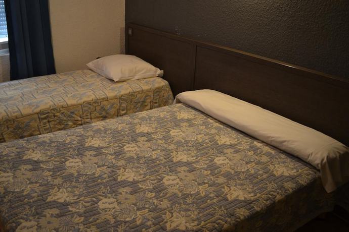 Imagen de la habitación del L\'H&ocirc;tel du Port. Foto 17