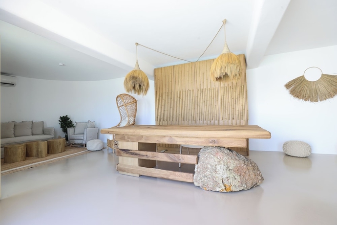 Imagen de los interiores del LIFE SUITES. Foto 16