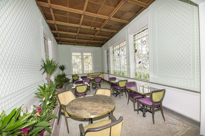Imagen del bar/restaurante del LOGIS HOTEL DU PARC, Pont-à-Mousson. Foto 1