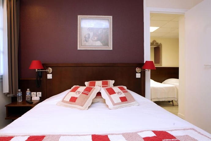 Imagen de la habitación del LOGIS H&Ocirc;TEL LES NYMPHEAS. Foto 2