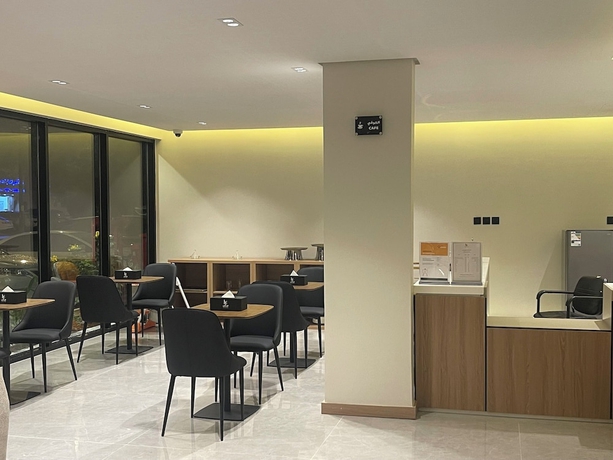 Imagen del bar/restaurante del LYVAN HOTEL. Foto 4