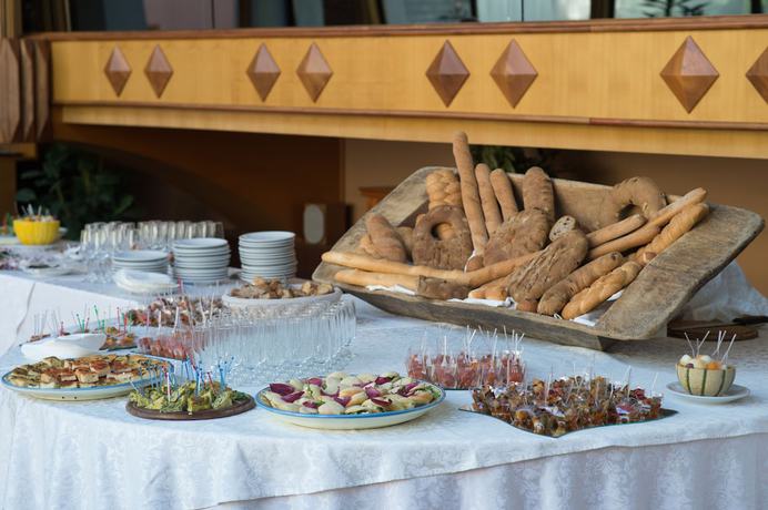 Imagen del bar/restaurante del La Cittadella Dell\'Oasi Hotel. Foto 8