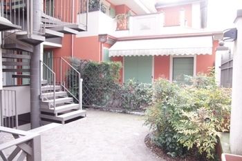 Imagen de los exteriores del La Fenice, Brescia. Foto 11