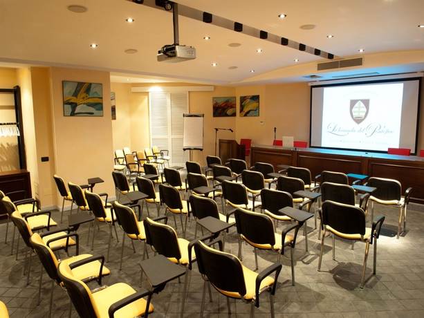 Imagen de los interiores del La Locanda Del Pontefice. Foto 13