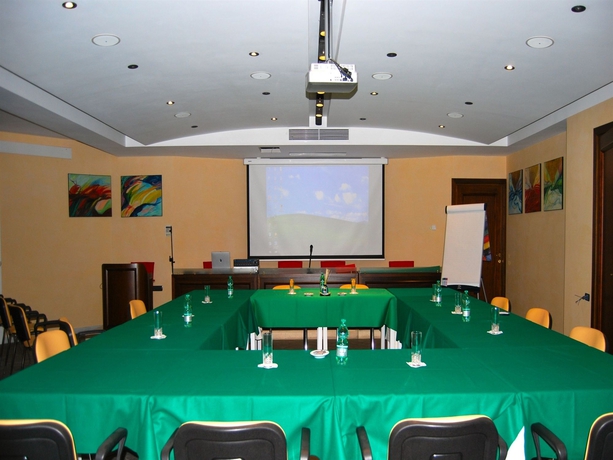 Imagen de los interiores del La Locanda Del Pontefice. Foto 15