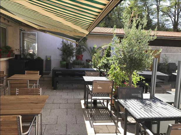 Imagen del bar/restaurante del La Maison Carrée. Foto 4