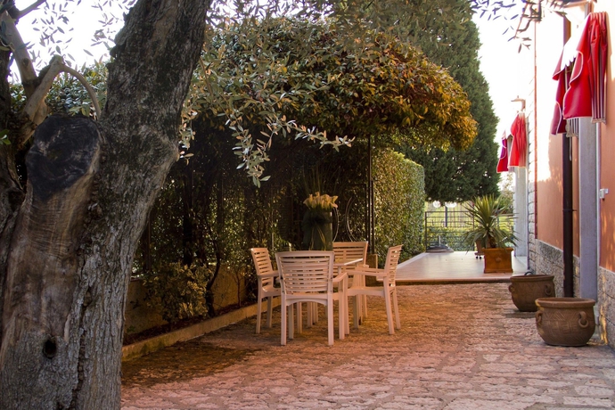 Imagen de los exteriores del La Maison du Port. Foto 7
