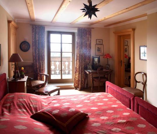 Imagen de la habitación del La Pause Musicale Near Salzburg Austria Luxury Chalet Swimming Lake. Foto 2