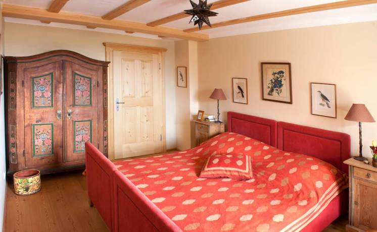 Imagen de la habitación del La Pause Musicale Near Salzburg Austria Luxury Chalet Swimming Lake. Foto 3