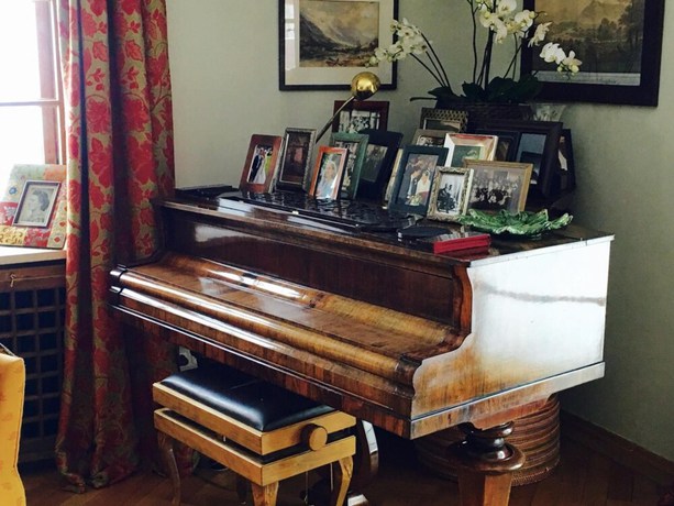 Imagen de la habitación del La Pause Musicale Near Salzburg Austria Luxury Chalet Swimming Lake. Foto 5