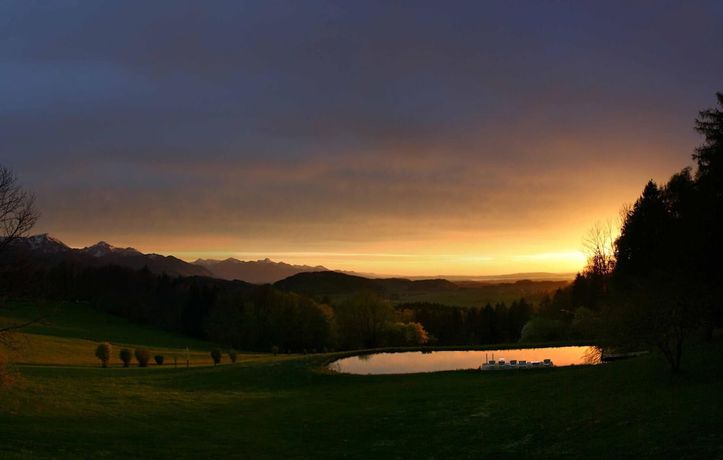 Imagen de la habitación del La Pause Musicale Near Salzburg Austria Luxury Chalet Swimming Lake. Foto 7
