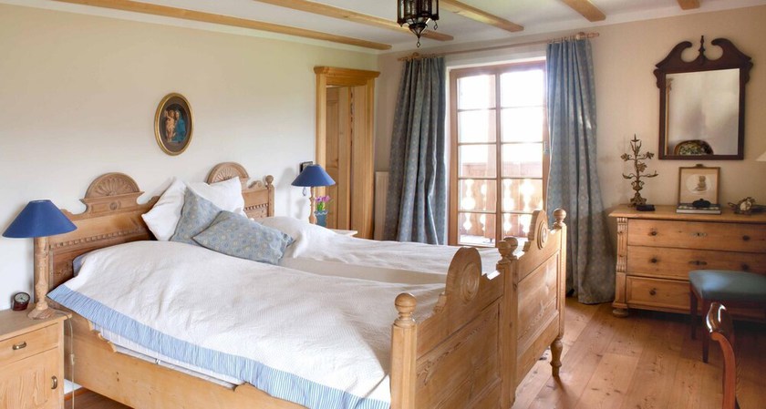 Imagen de la habitación del La Pause Musicale Near Salzburg Austria Luxury Chalet Swimming Lake. Foto 12