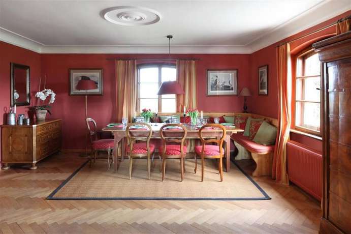 Imagen de la habitación del La Pause Musicale Near Salzburg Austria Luxury Chalet Swimming Lake. Foto 16