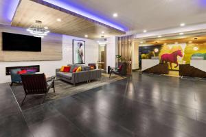 Imagen de los interiores del La Quinta Inn & Suites by Wyndham El Paso East Loop-375. Foto 9