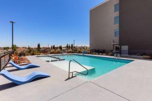 Imagen de la piscina del La Quinta Inn & Suites by Wyndham El Paso East Loop-375. Foto 10