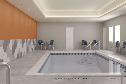 Imagen de la piscina del La Quinta Inn & Suites by Wyndham San Antonio at the RIM. Foto 13