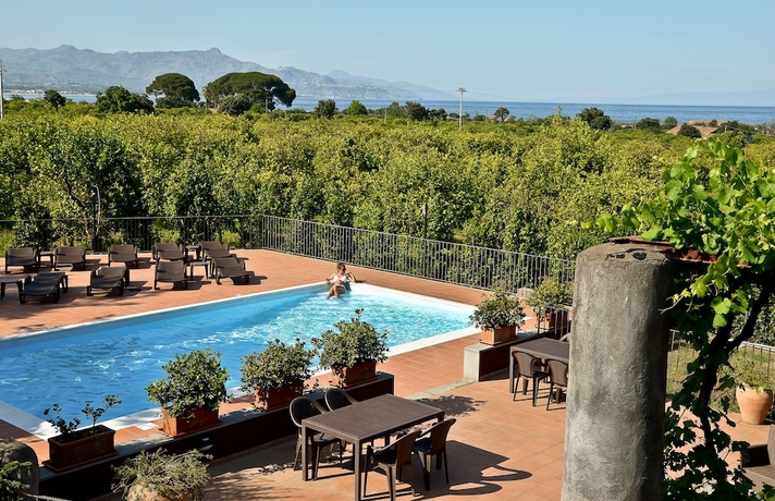 Imagen de la piscina del La Terra del Mezzo. Foto 16