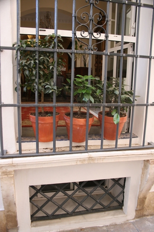 Imagen de los exteriores del La Via Mezquita. Foto 7