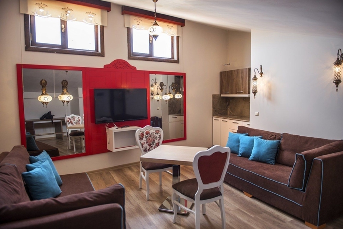 Imagen de los interiores del La Vie Konak Hotel. Foto 19