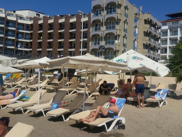 Imagen de los exteriores del La Vita Beach Hotel. Foto 11
