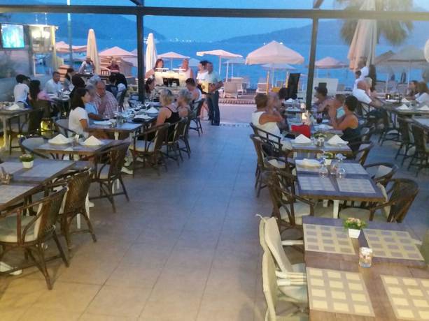 Imagen del bar/restaurante del La Vita Beach Hotel. Foto 4