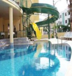 Imagen de la piscina del Laberna Hotel. Foto 5