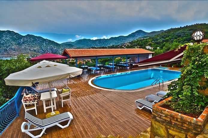 Imagen de la piscina del Lacivert Boutique Hotel. Foto 19
