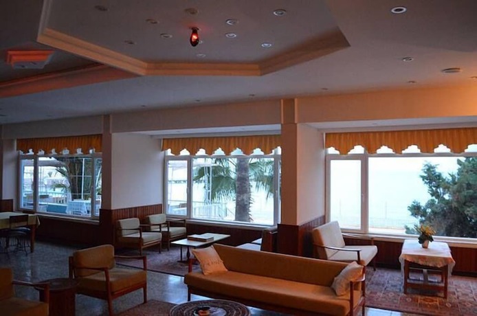 Imagen de los interiores del Lades Hotel. Foto 14